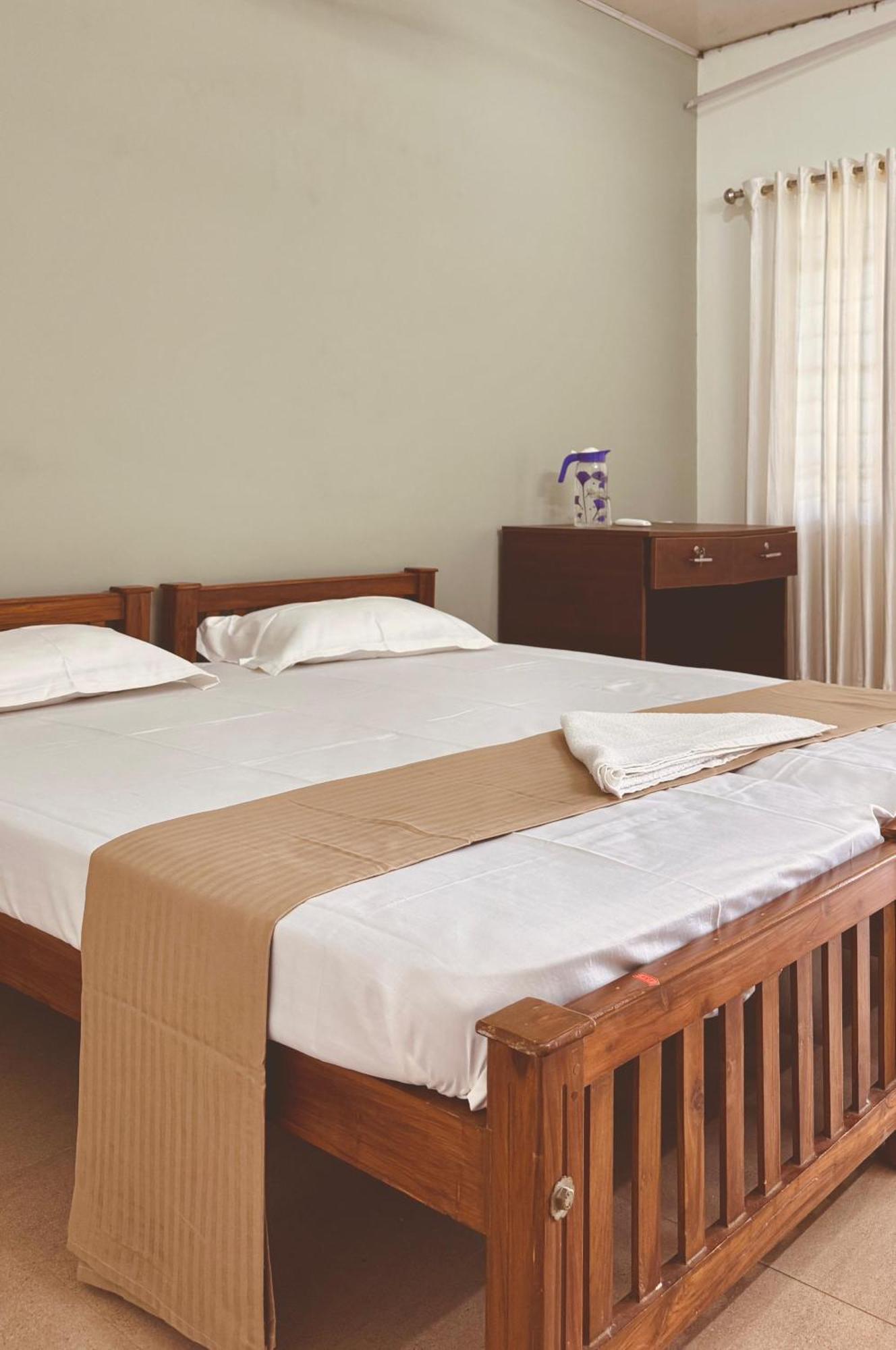 Pamba Inn Alappuzha Exteriör bild